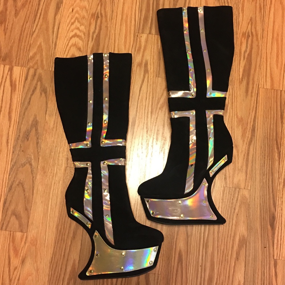 Bumper Heel-less Heels Boots